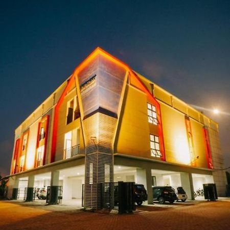 Dparagon Kalijudan Albergue Surabaya Exterior foto